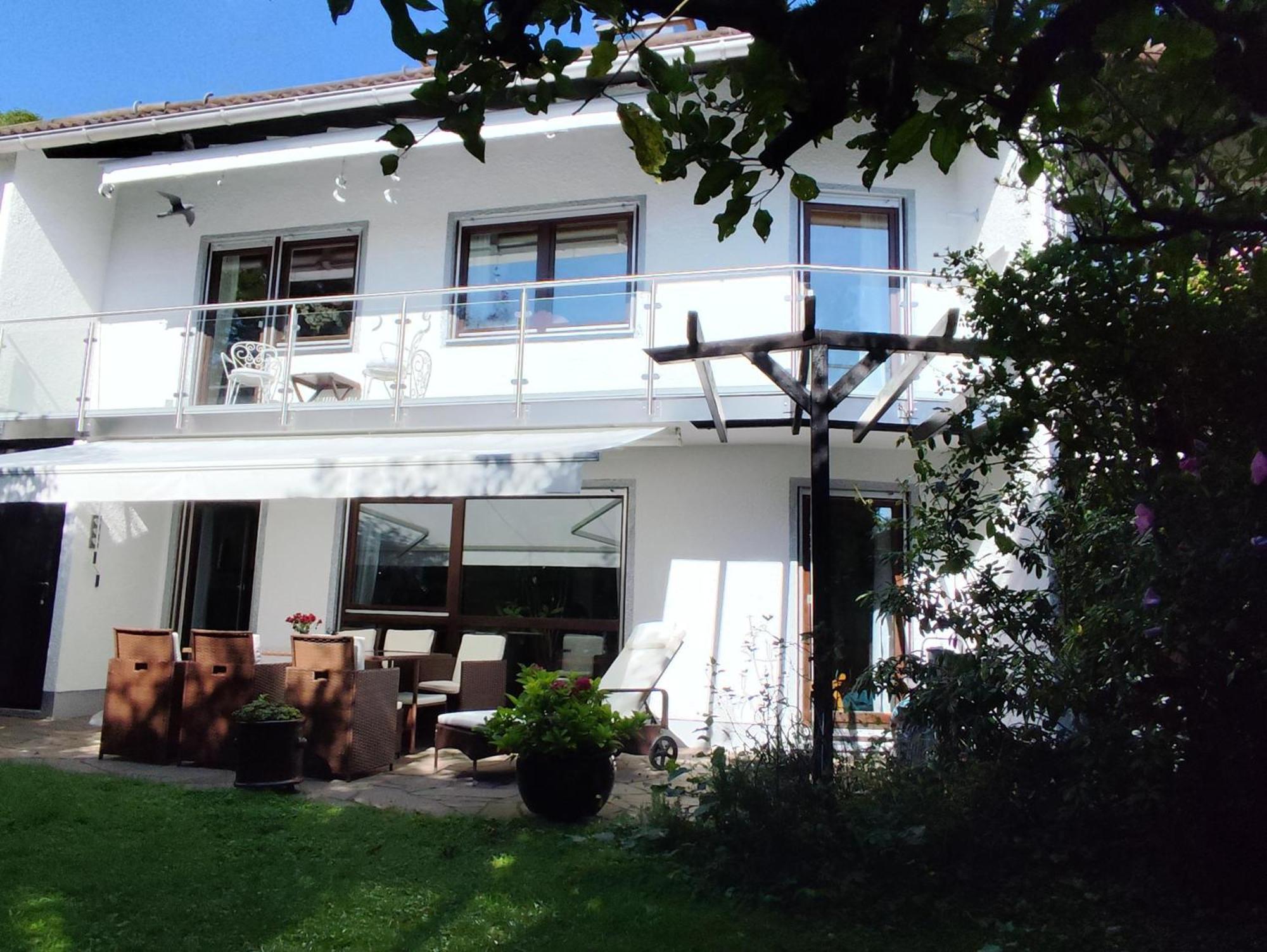 Elegant-Terraced-House-With-Bikes-Near-The-Lake-Children-At-Least-6-A-Old Starnberg Esterno foto