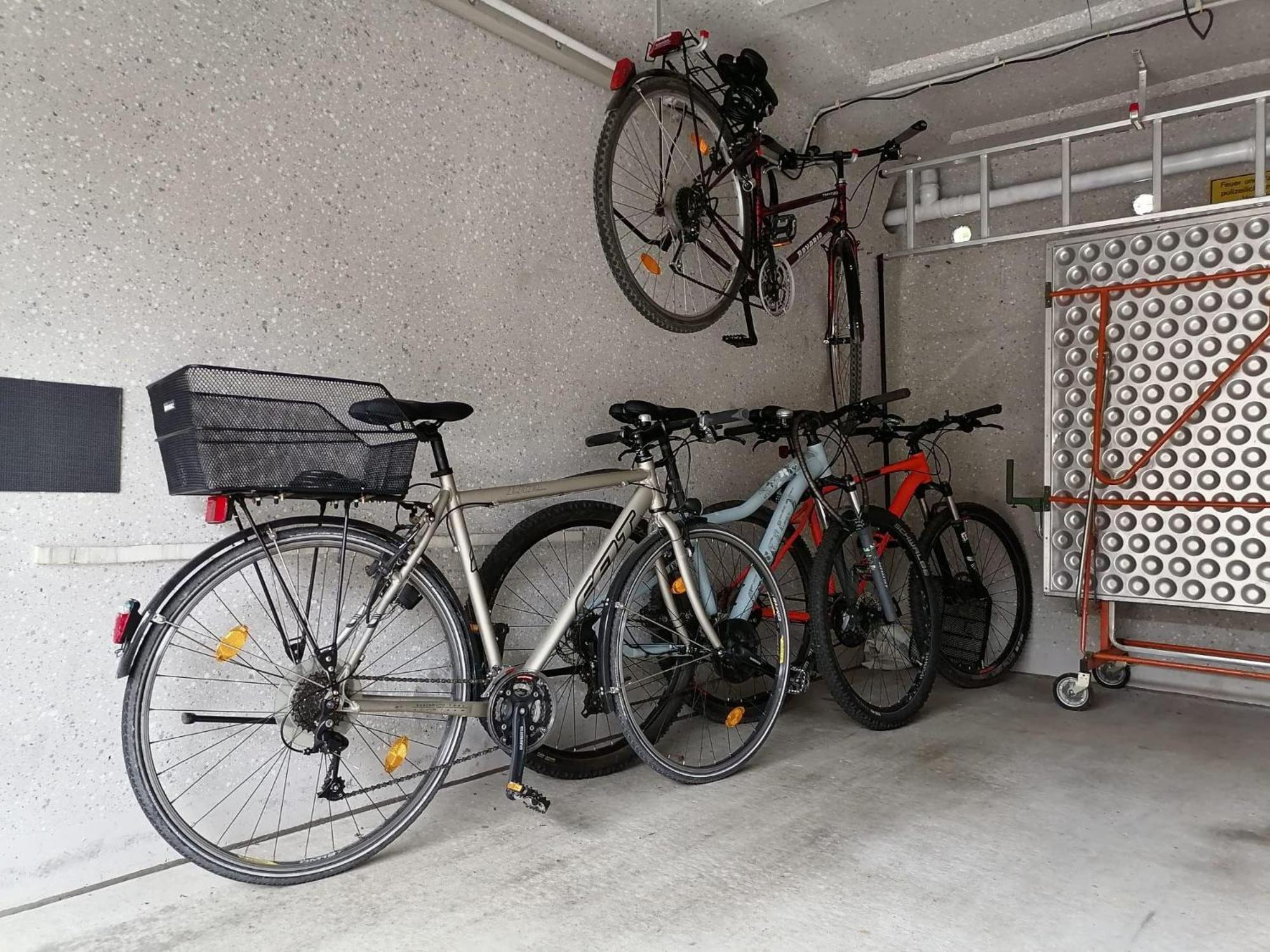 Elegant-Terraced-House-With-Bikes-Near-The-Lake-Children-At-Least-6-A-Old Starnberg Esterno foto